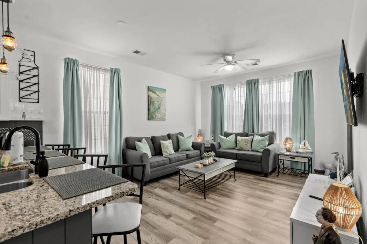 River Oaks 2F property photo 2