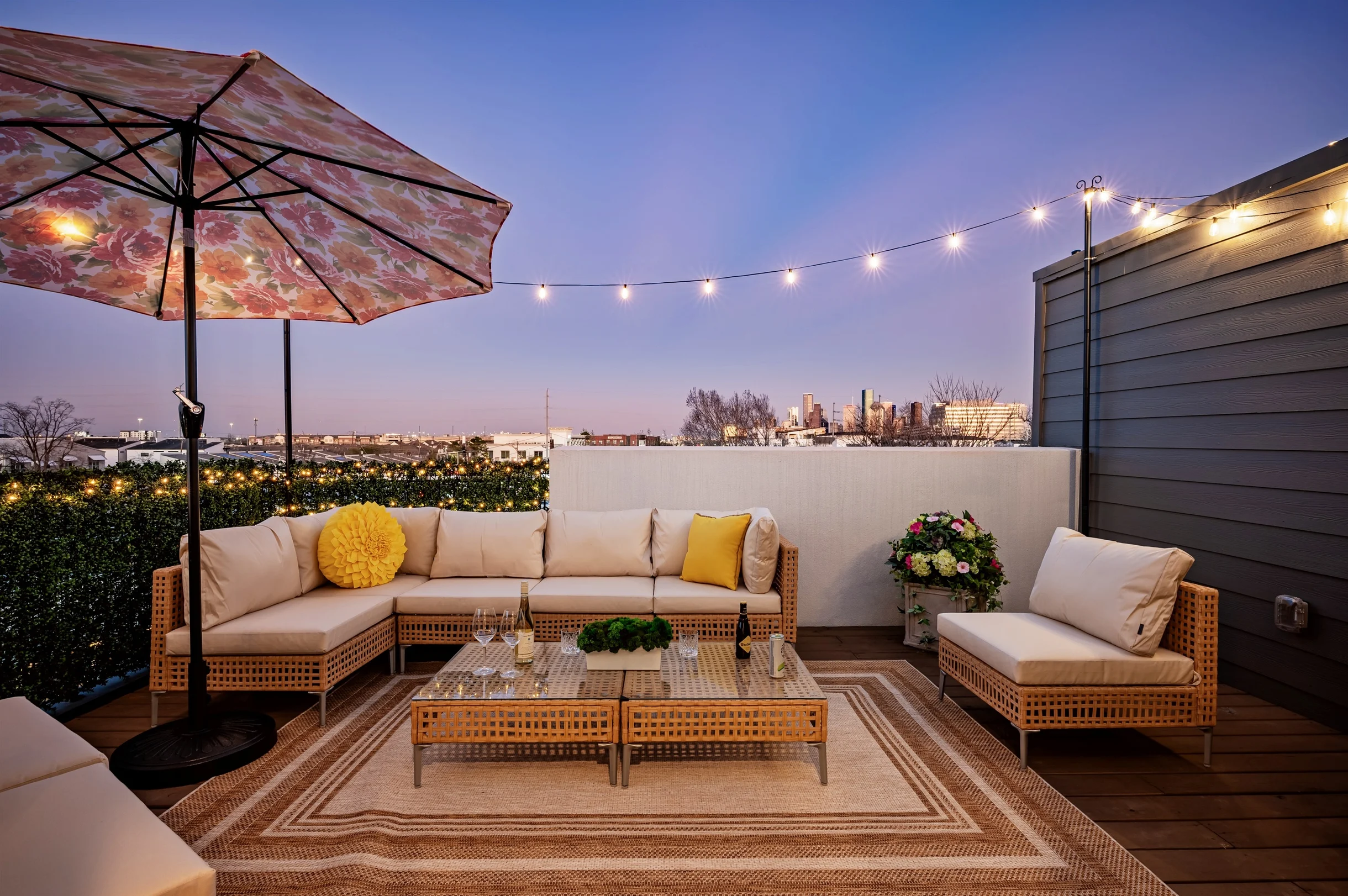 Sleeps 10! Rooftop Luxe • Pet-Friendly • Downtown #55