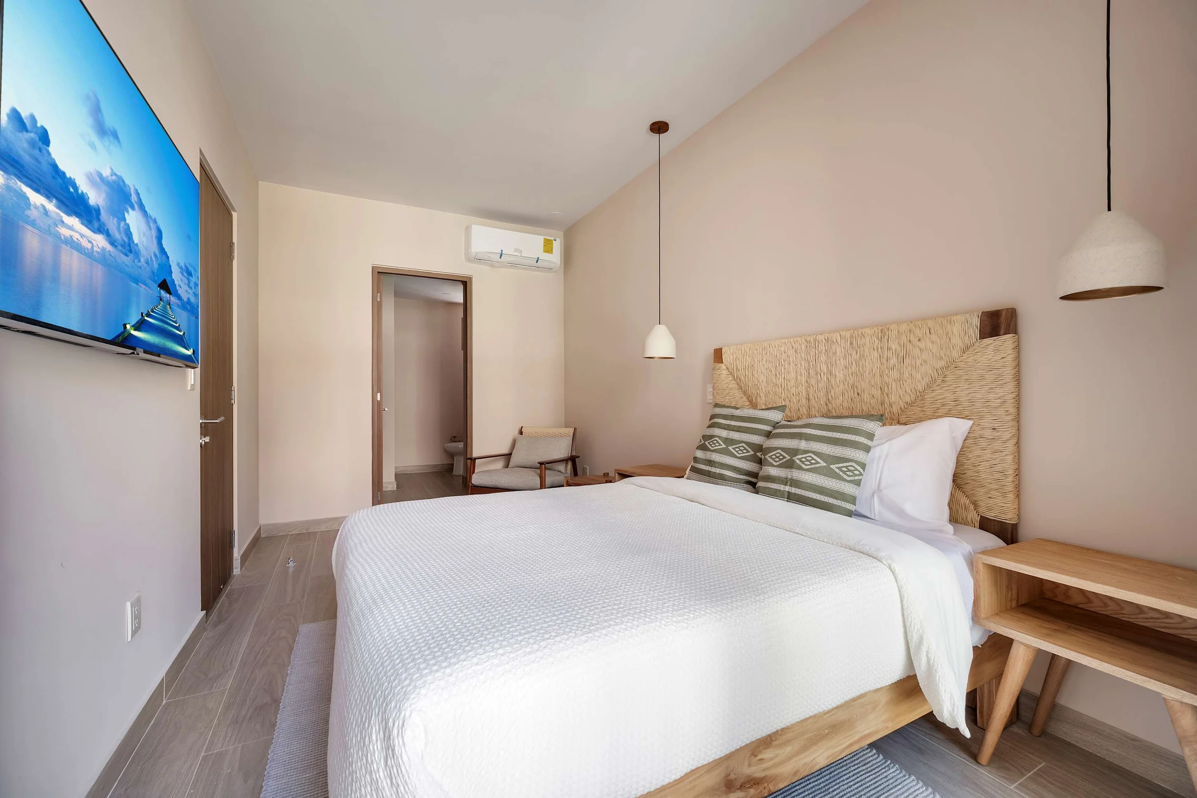 2BD UPPER B2-04 #16