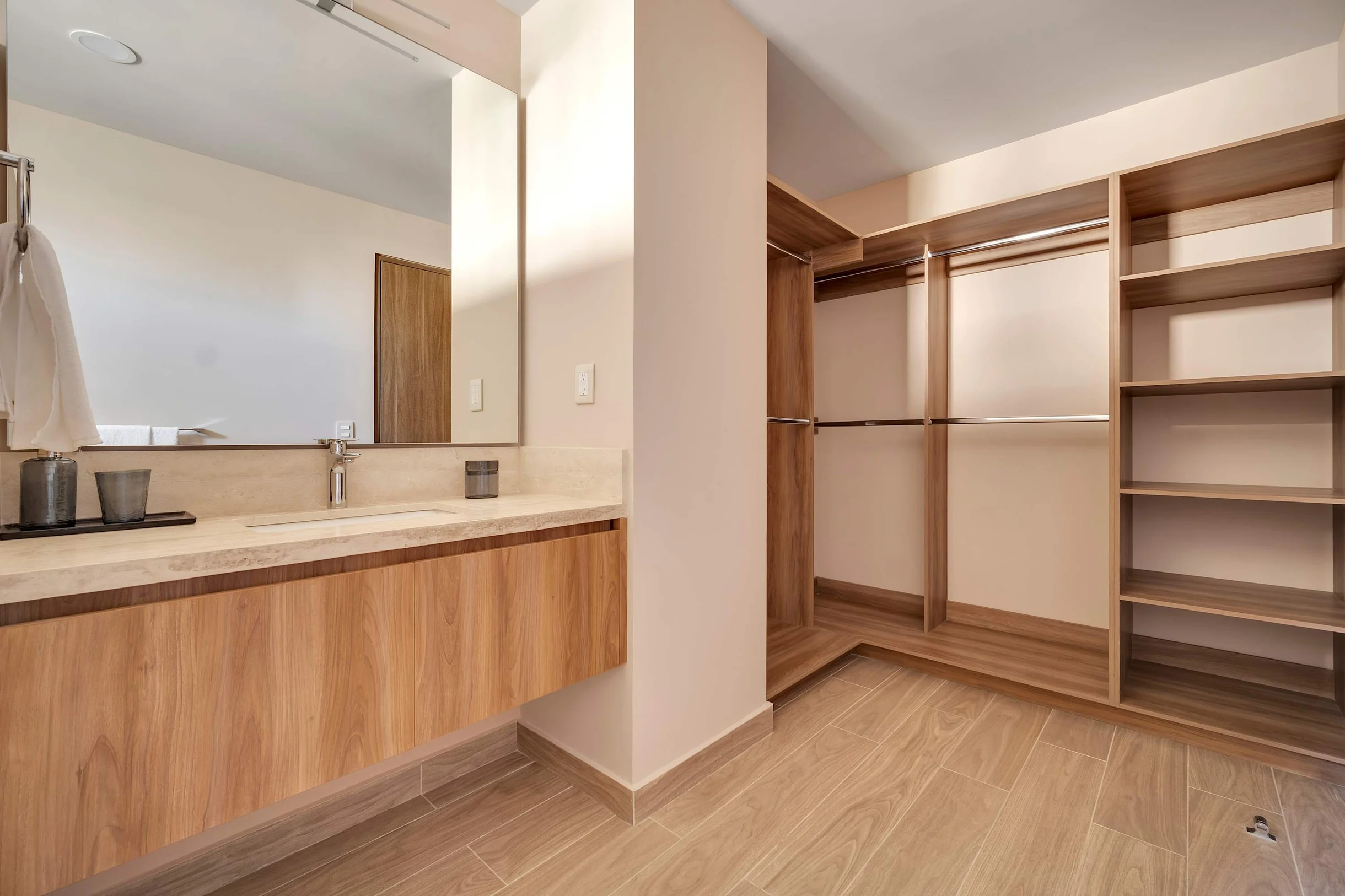 2BD UPPER B2-04 #10