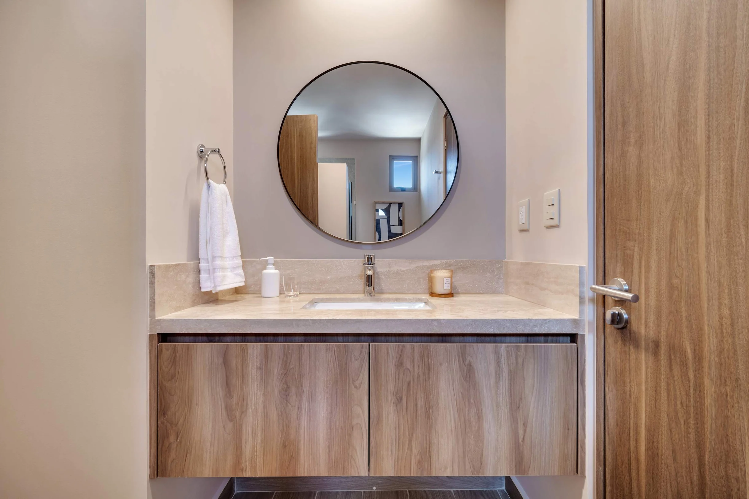 2BD UPPER B3-05 #6