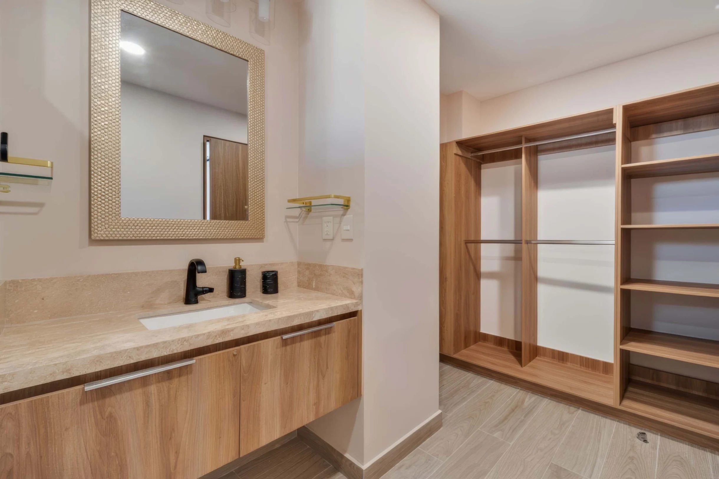 2BD PENTHOUSE B5-04 #11