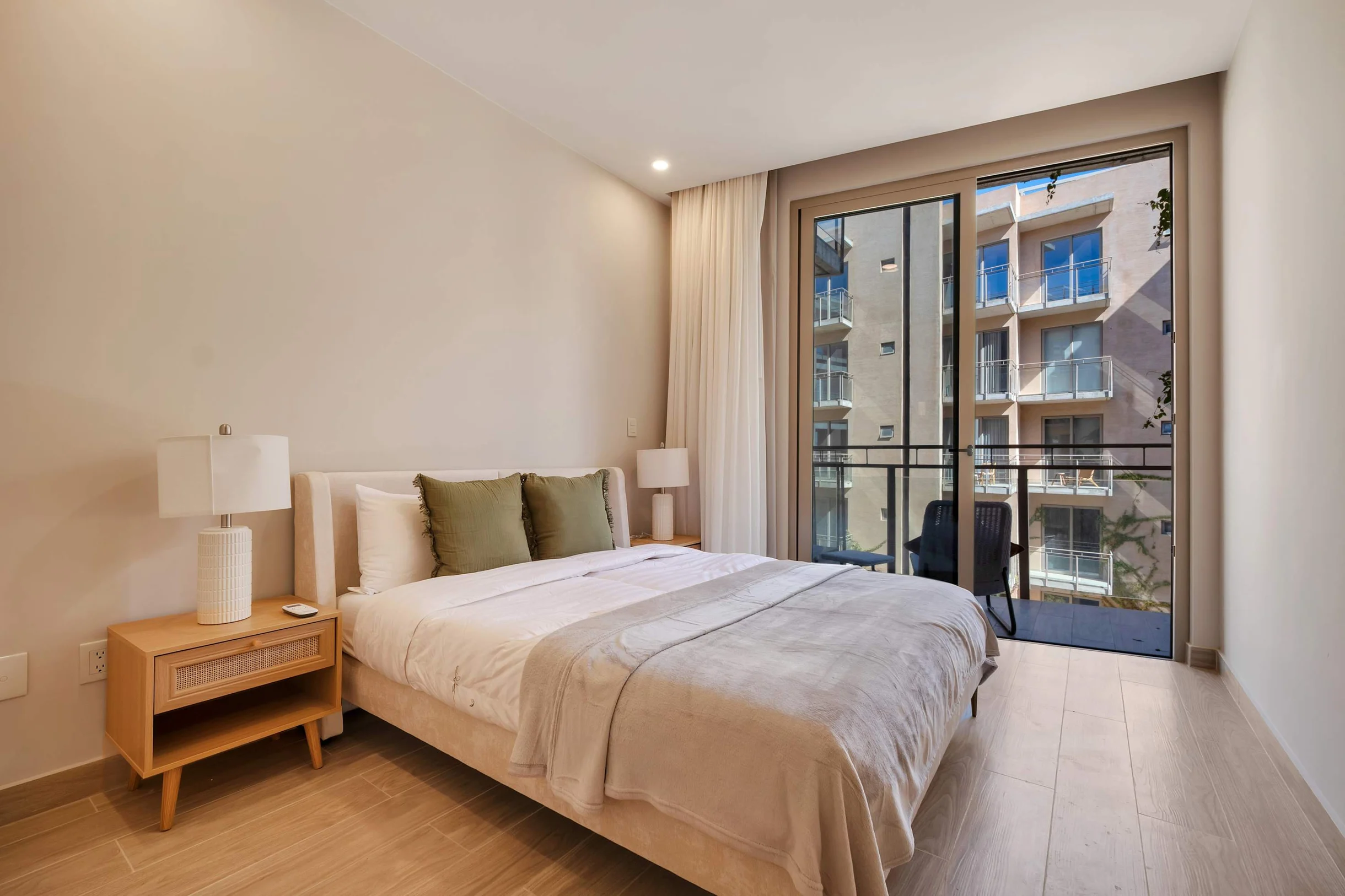 2BD UPPER B3-02 #18
