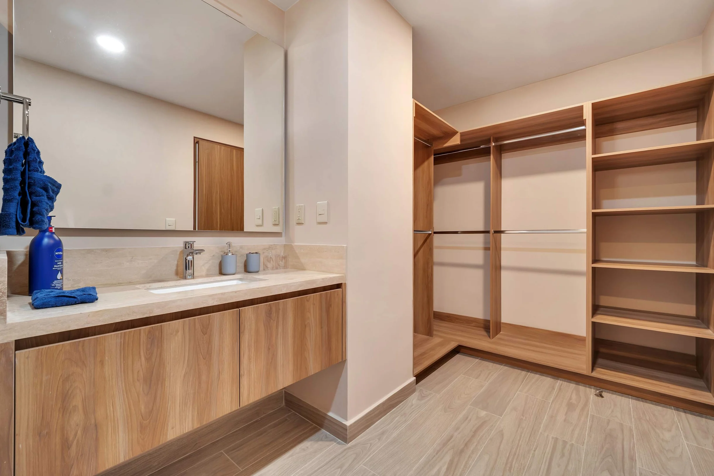 2BD UPPER B3-02 #21