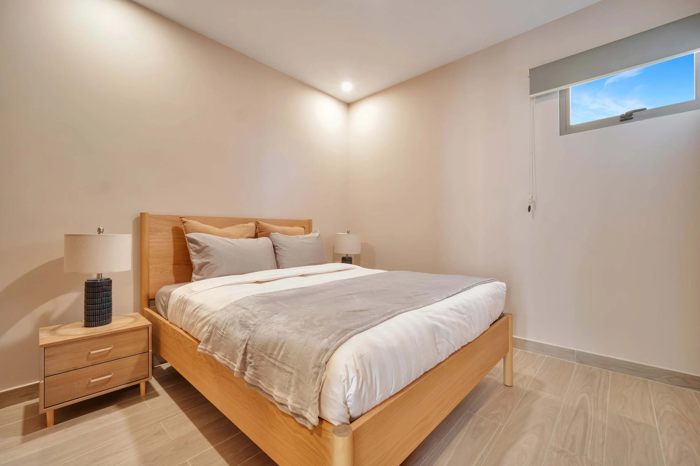 2BD UPPER B3-02 #15