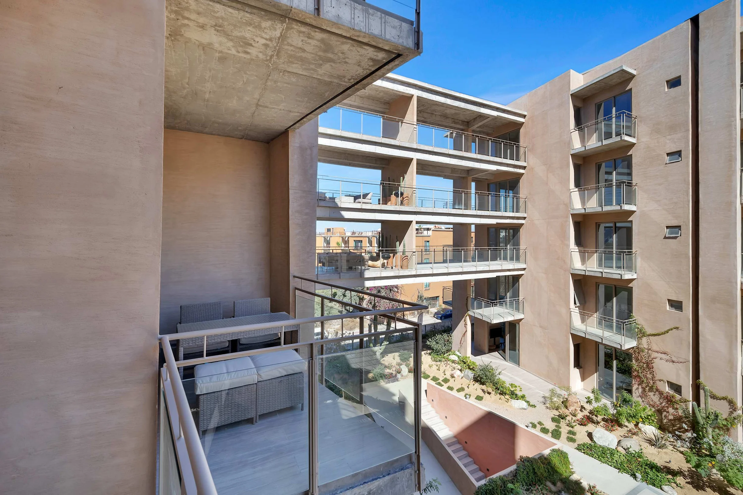 2BD UPPER B3-02 #4