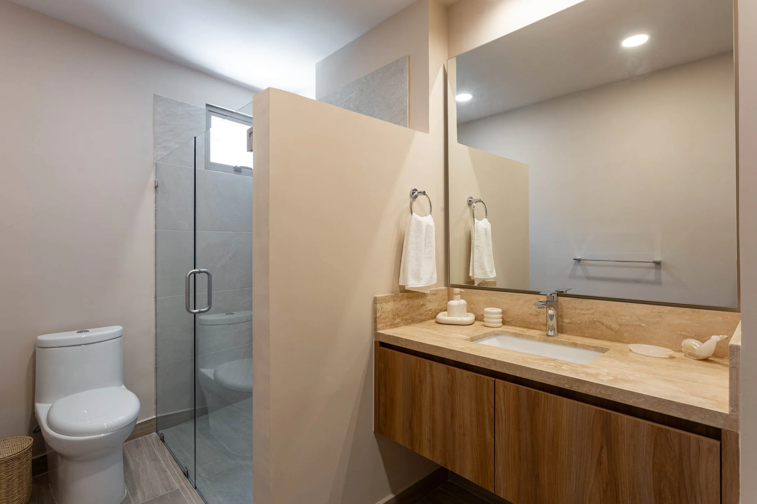2BD UPPER B3-04 #17