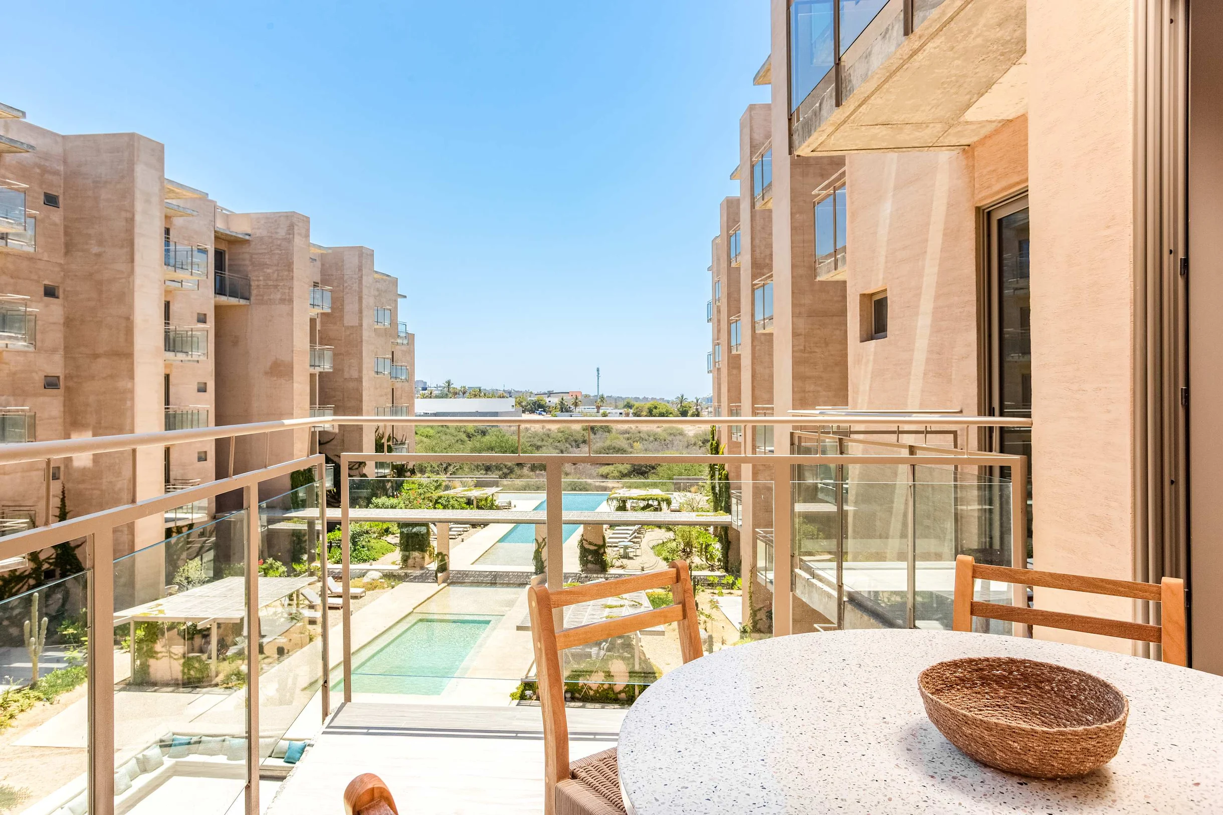 2BD UPPER B3-04 #25
