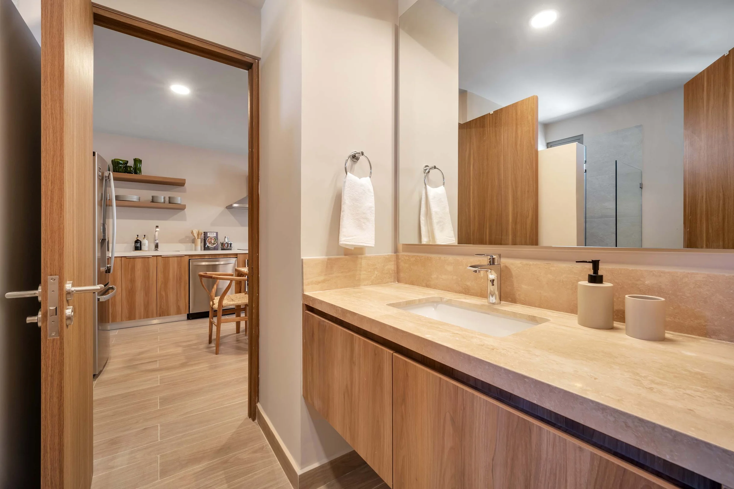 2BD UPPER B4-04 #4