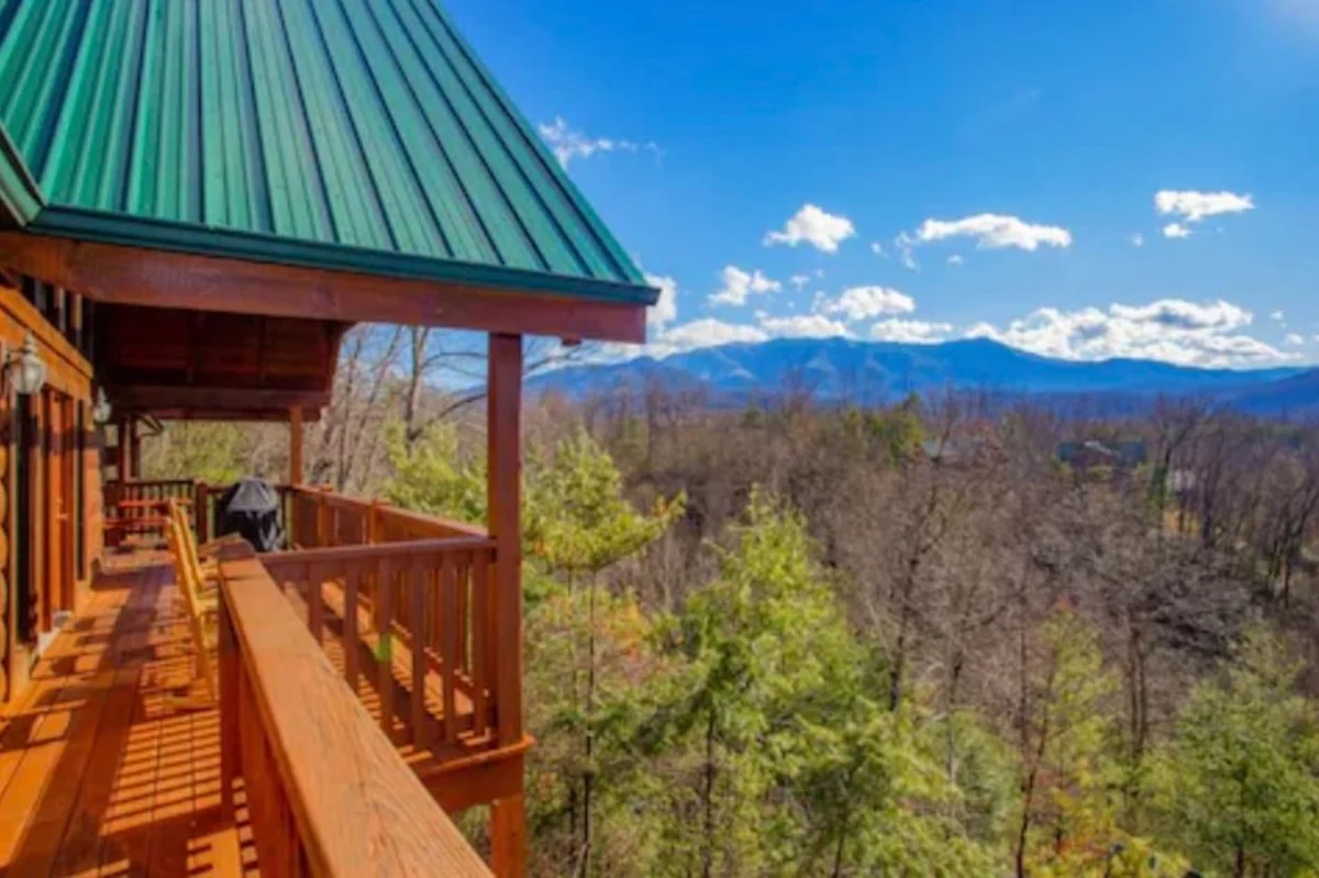 Big Buck Lodge  Smoky Mountain Views - Hot Tub - within 2.5 miles to downtown Gatlinburg. #50