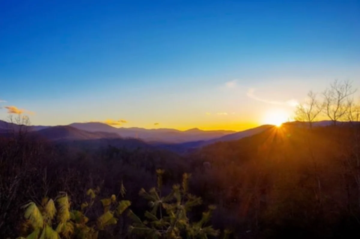 Big Buck Lodge  Smoky Mountain Views - Hot Tub - within 2.5 miles to downtown Gatlinburg. #55