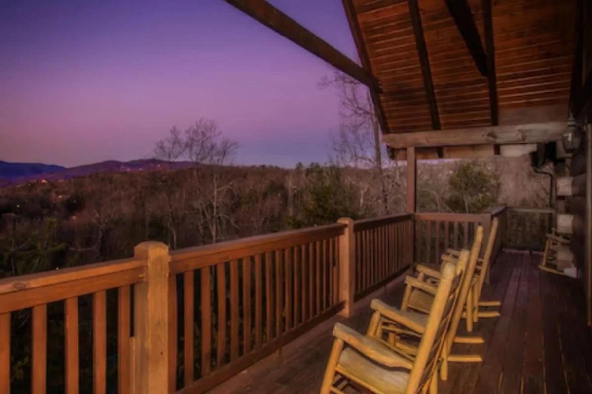 Big Buck Lodge  Smoky Mountain Views - Hot Tub - within 2.5 miles to downtown Gatlinburg. #28