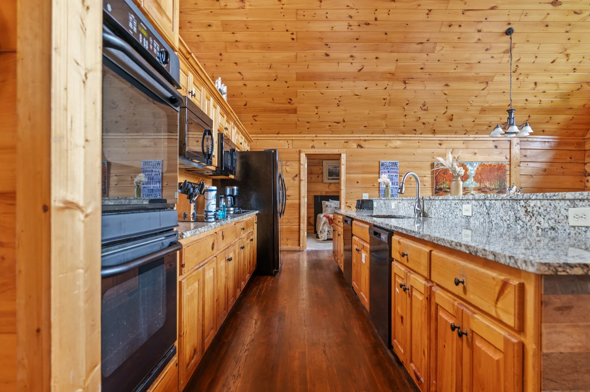 Big Buck Lodge  Smoky Mountain Views - Hot Tub - within 2.5 miles to downtown Gatlinburg. #29