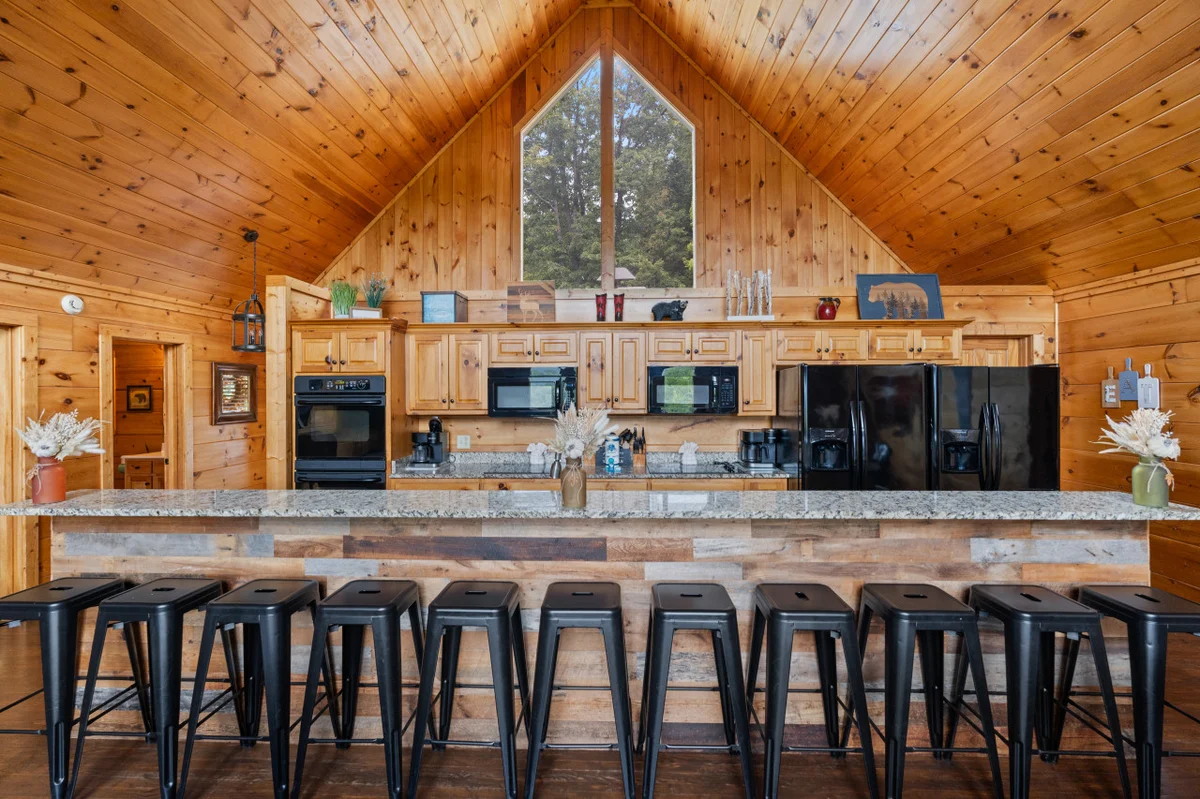 Big Buck Lodge  Smoky Mountain Views - Hot Tub - within 2.5 miles to downtown Gatlinburg. #36