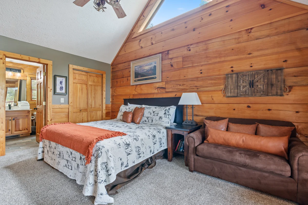 Big Buck Lodge  Smoky Mountain Views - Hot Tub - within 2.5 miles to downtown Gatlinburg. #21