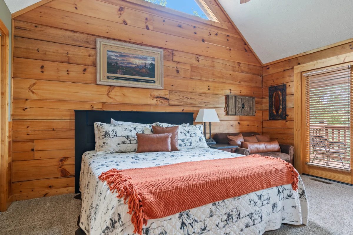 Big Buck Lodge  Smoky Mountain Views - Hot Tub - within 2.5 miles to downtown Gatlinburg. #4