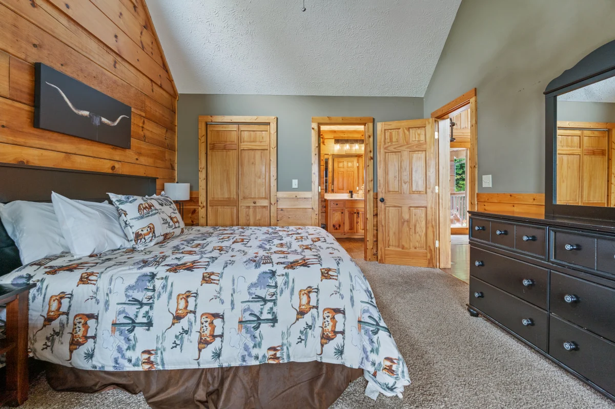 Big Buck Lodge  Smoky Mountain Views - Hot Tub - within 2.5 miles to downtown Gatlinburg. #34
