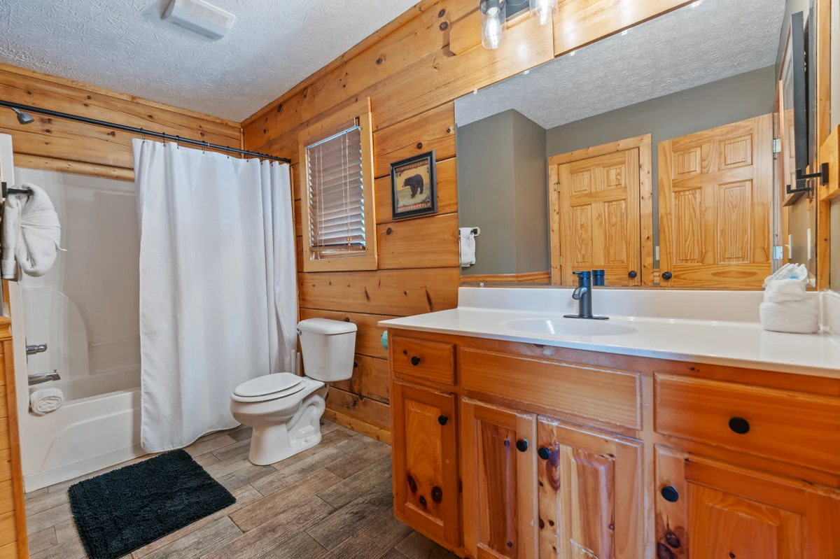 Big Buck Lodge  Smoky Mountain Views - Hot Tub - within 2.5 miles to downtown Gatlinburg. #54