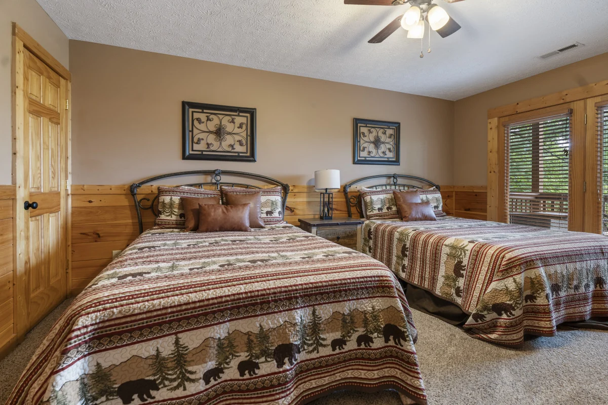 Big Buck Lodge  Smoky Mountain Views - Hot Tub - within 2.5 miles to downtown Gatlinburg. #33