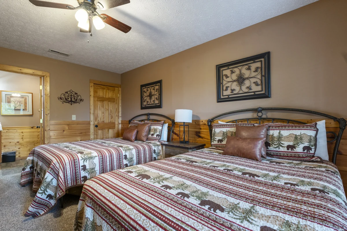 Big Buck Lodge  Smoky Mountain Views - Hot Tub - within 2.5 miles to downtown Gatlinburg. #14