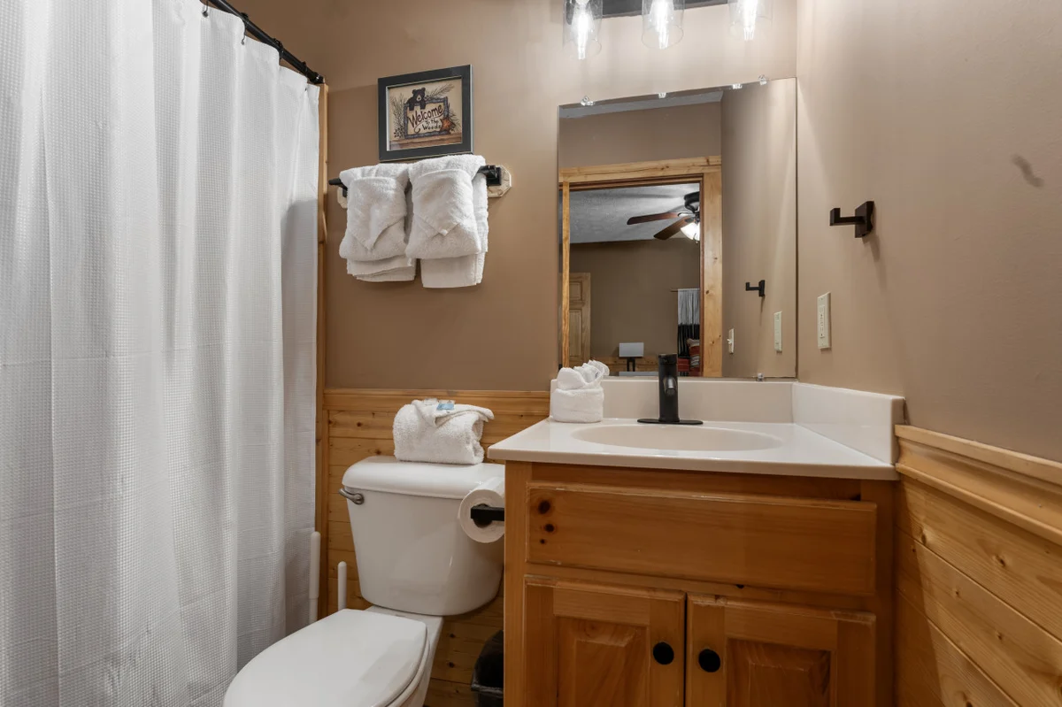 Big Buck Lodge  Smoky Mountain Views - Hot Tub - within 2.5 miles to downtown Gatlinburg. #57