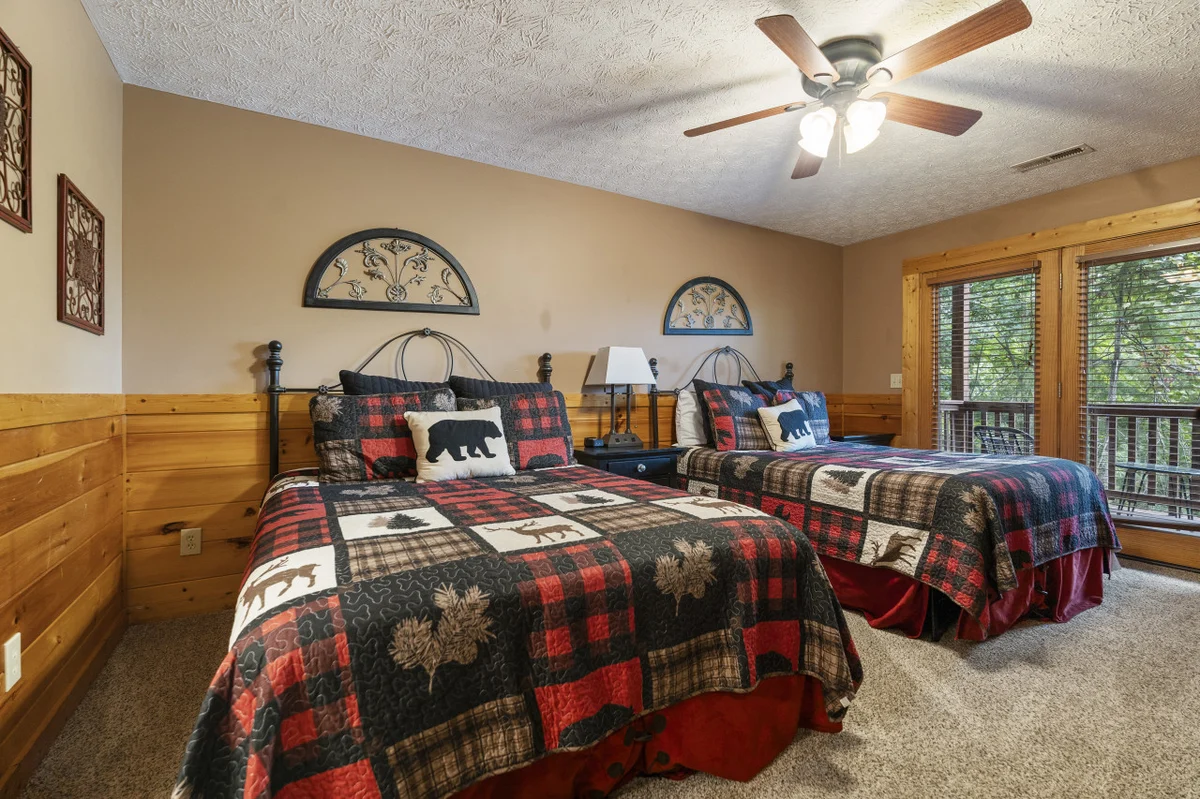 Big Buck Lodge  Smoky Mountain Views - Hot Tub - within 2.5 miles to downtown Gatlinburg. #19