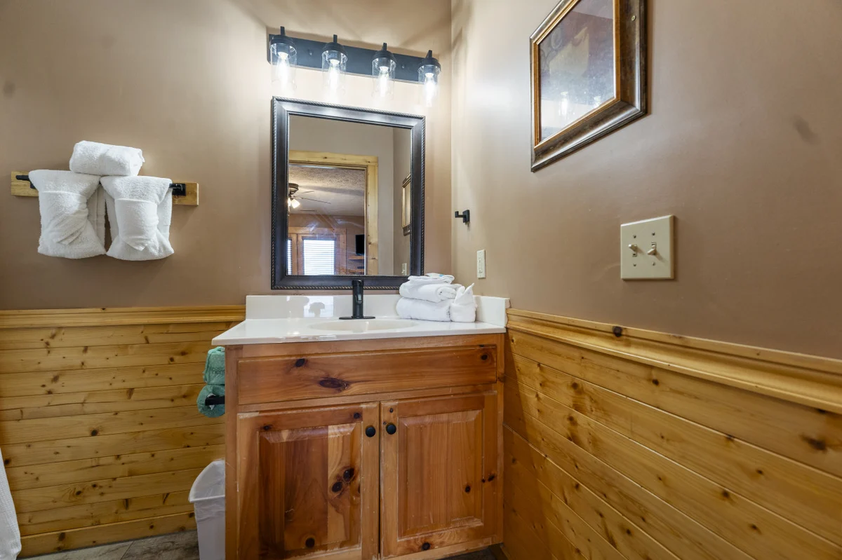 Big Buck Lodge  Smoky Mountain Views - Hot Tub - within 2.5 miles to downtown Gatlinburg. #16