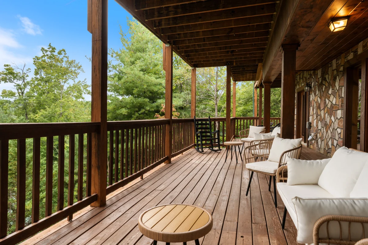 Big Buck Lodge  Smoky Mountain Views - Hot Tub - within 2.5 miles to downtown Gatlinburg. #48
