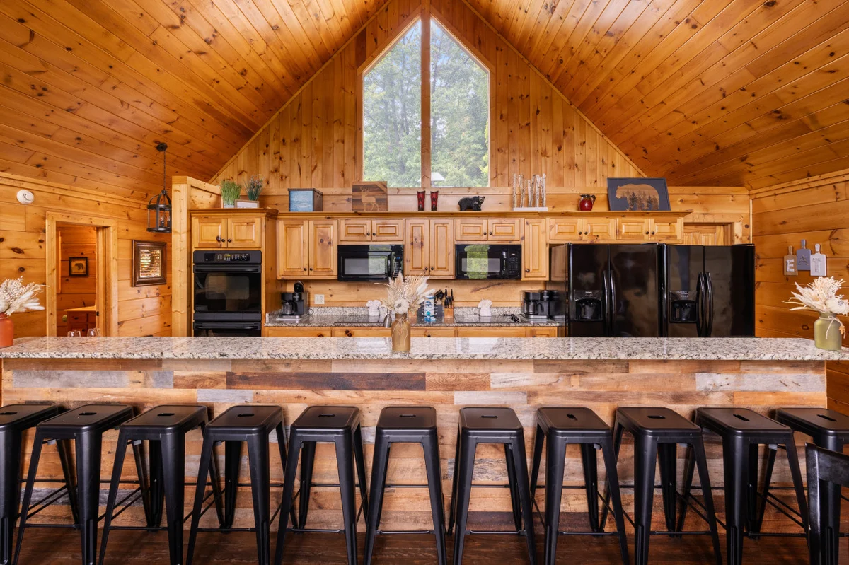 Big Buck Lodge  Smoky Mountain Views - Hot Tub - within 2.5 miles to downtown Gatlinburg. #9