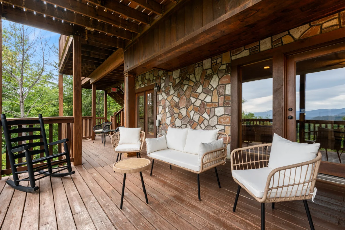 Big Buck Lodge  Smoky Mountain Views - Hot Tub - within 2.5 miles to downtown Gatlinburg. #47