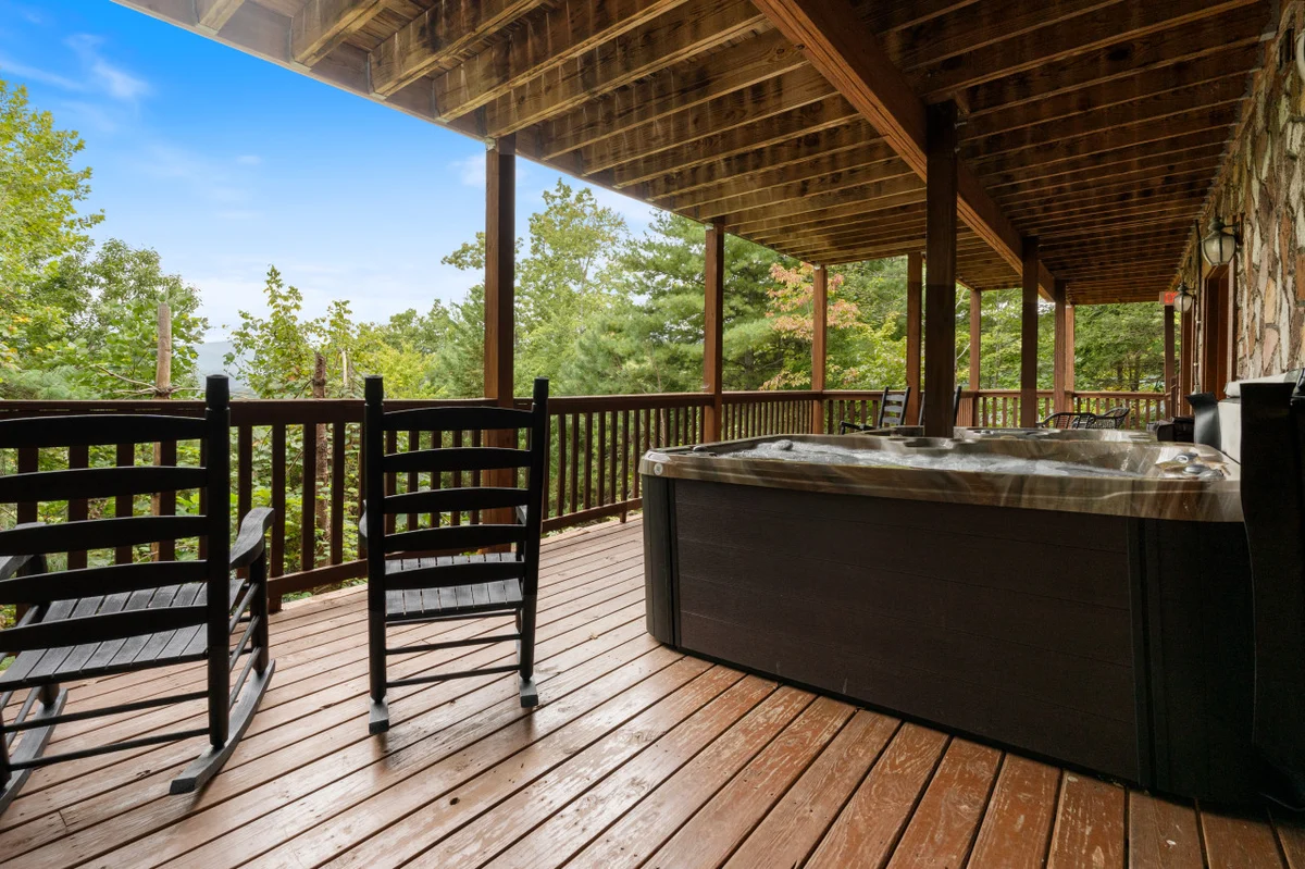 Big Buck Lodge  Smoky Mountain Views - Hot Tub - within 2.5 miles to downtown Gatlinburg. #51