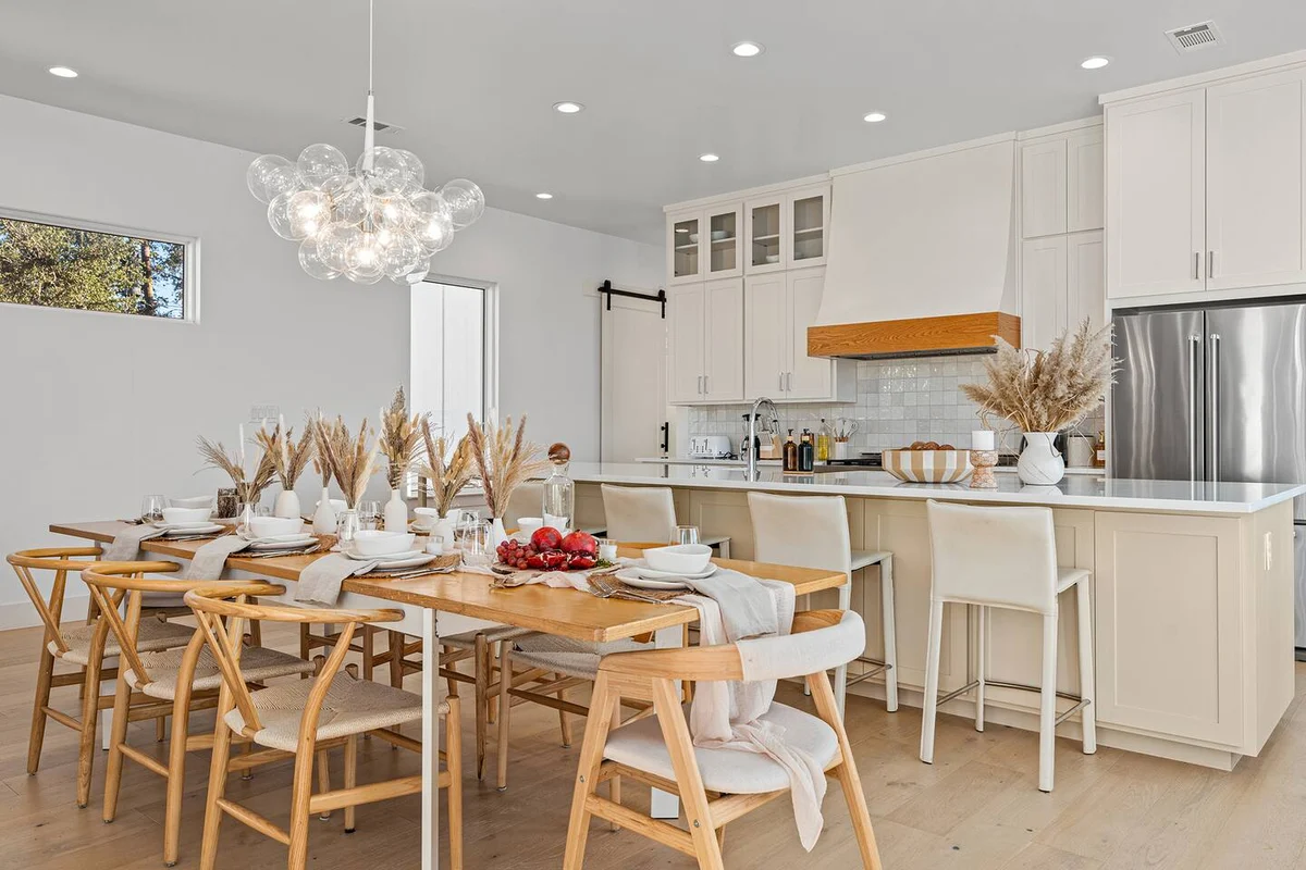 Cove & Sky Retreat |Walk to Marina & Lake Fun |6BR #111