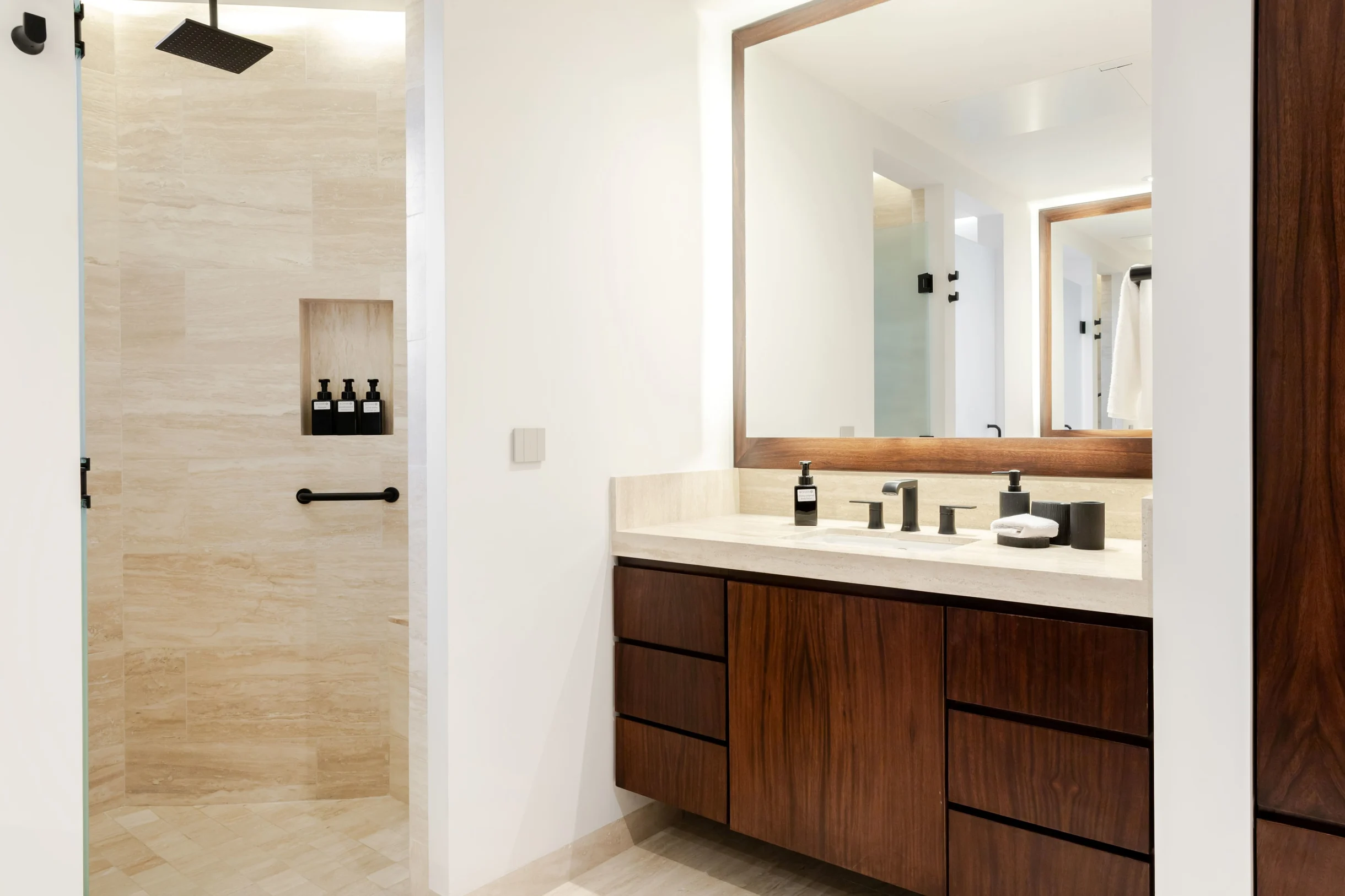 3 Bedroom, 2 Bathroom Penthouse #20