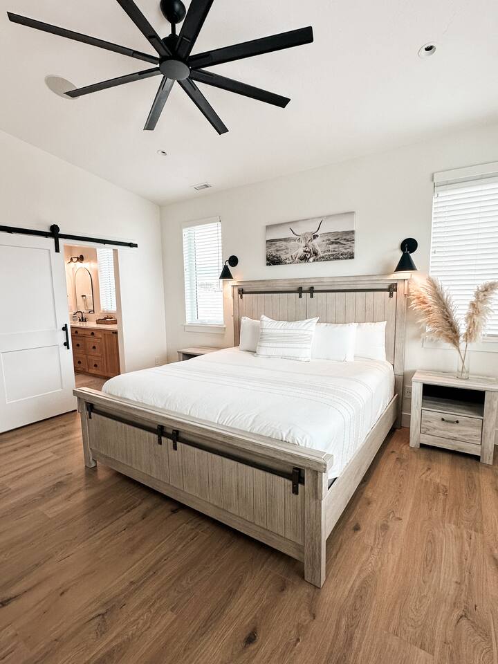 Gorge Getaway Starts Here – 5 Bedroom Vacation Rental in Vantage