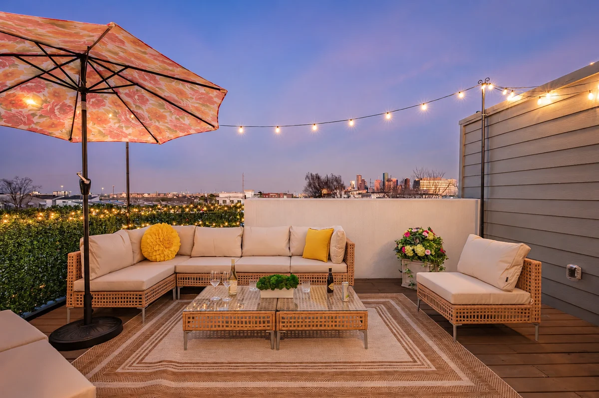 Sleeps 10! Rooftop Luxe • Pet-Friendly • Downtown #63