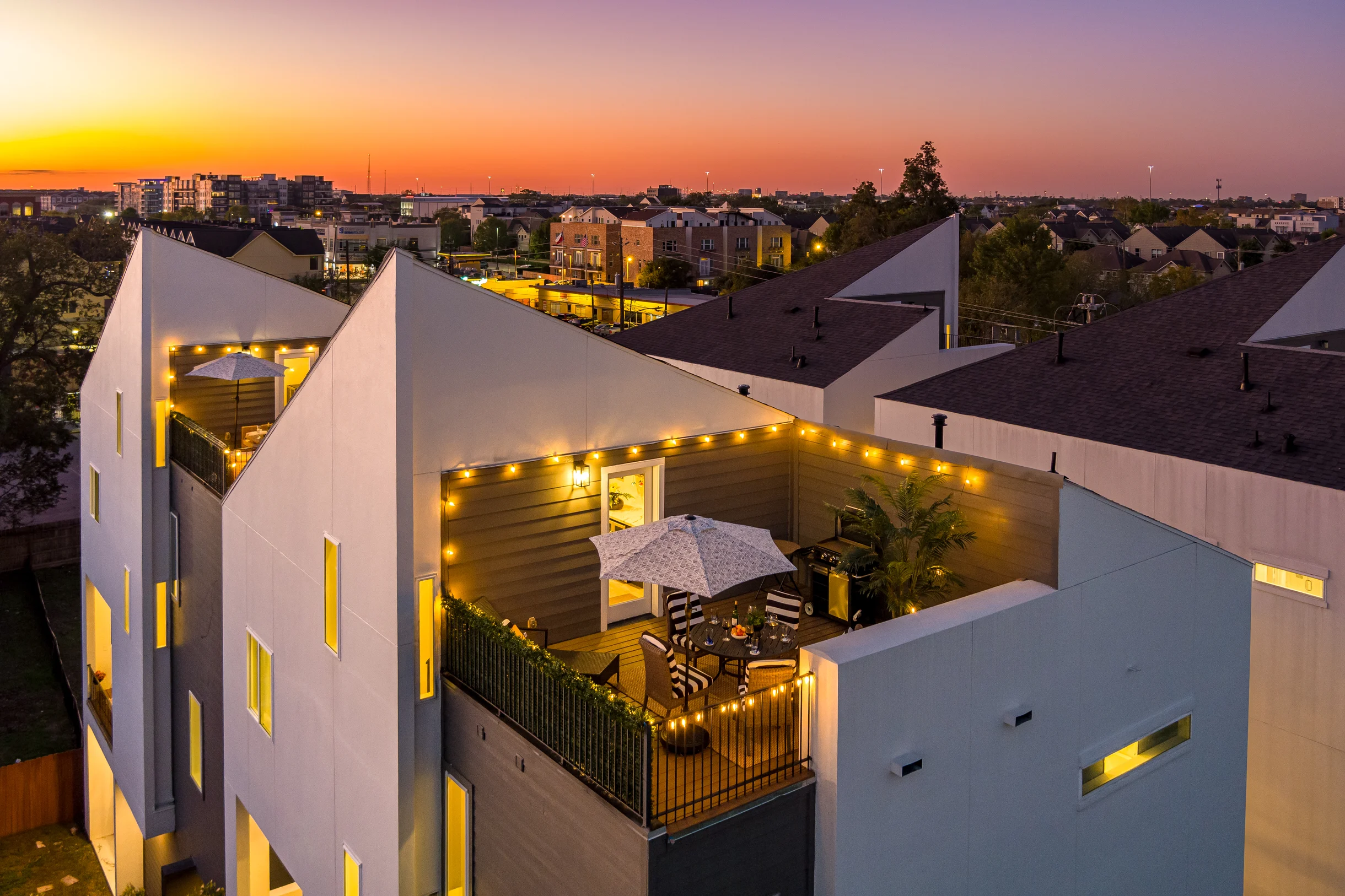 Pet-Friendly | 4BR Luxe Rooftop | Rice Military #67