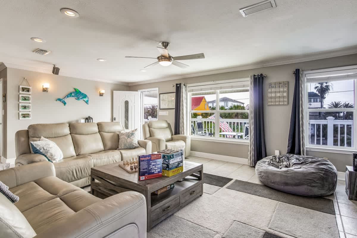 Sandy Dolphin property photo 3