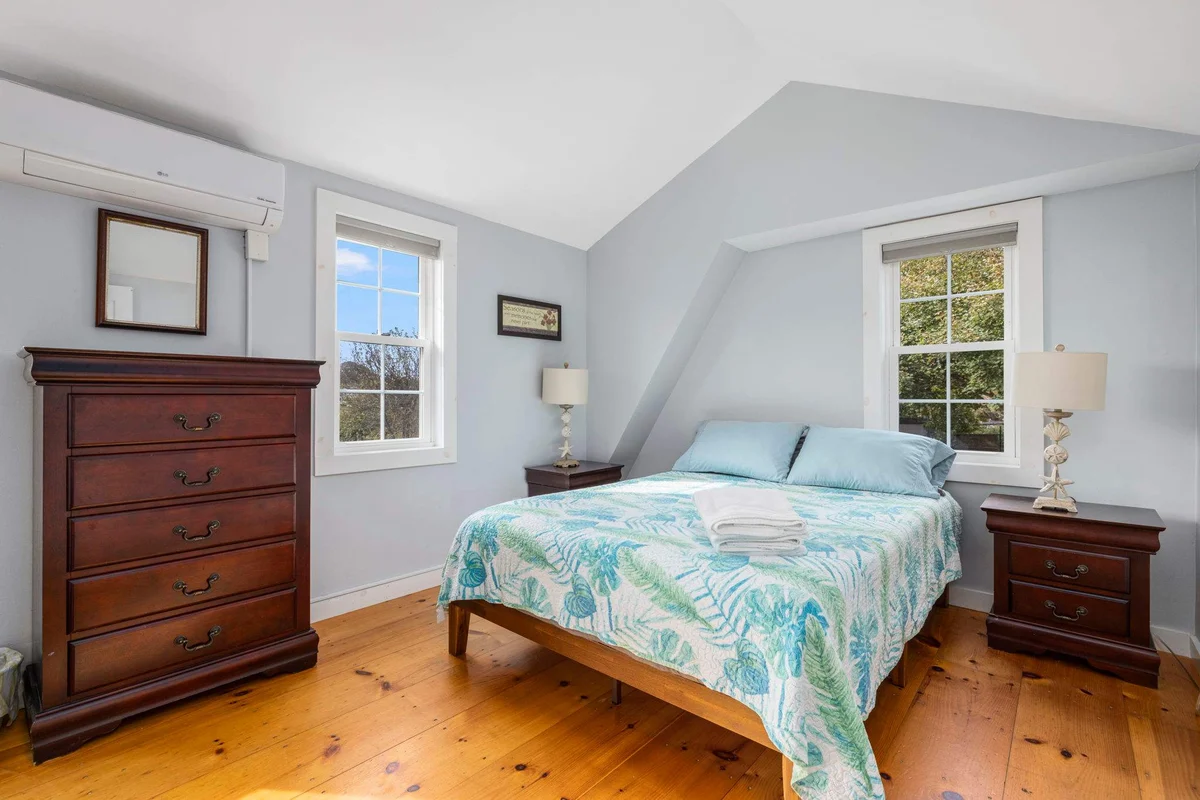 Condo in New Shoreham property photo 4