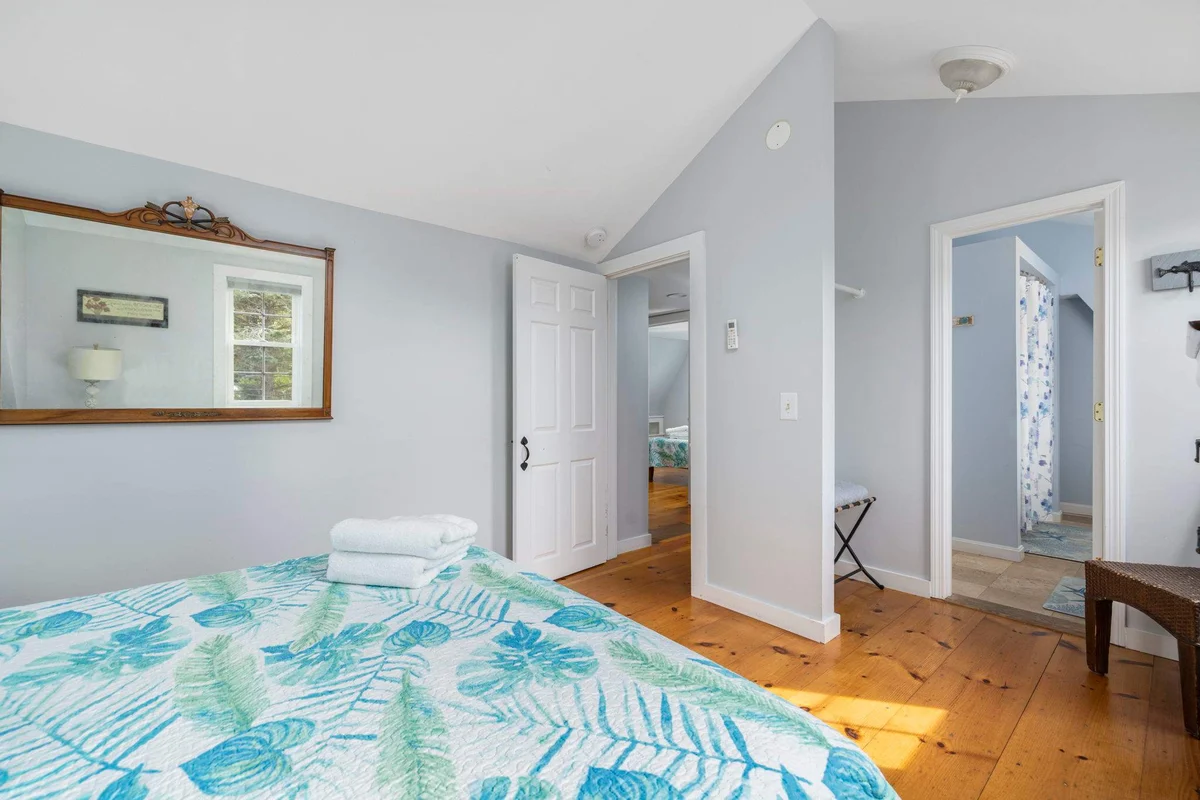 Condo in New Shoreham property photo 3