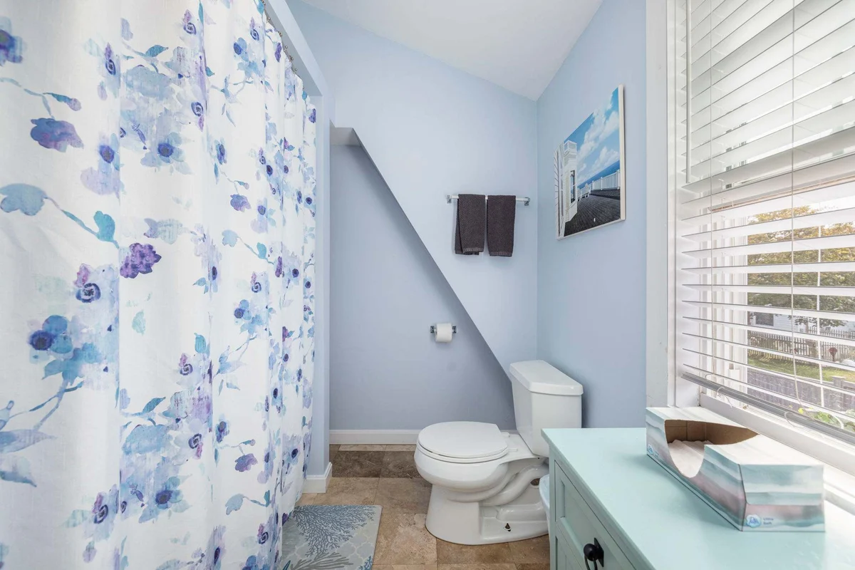 Condo in New Shoreham property photo 5
