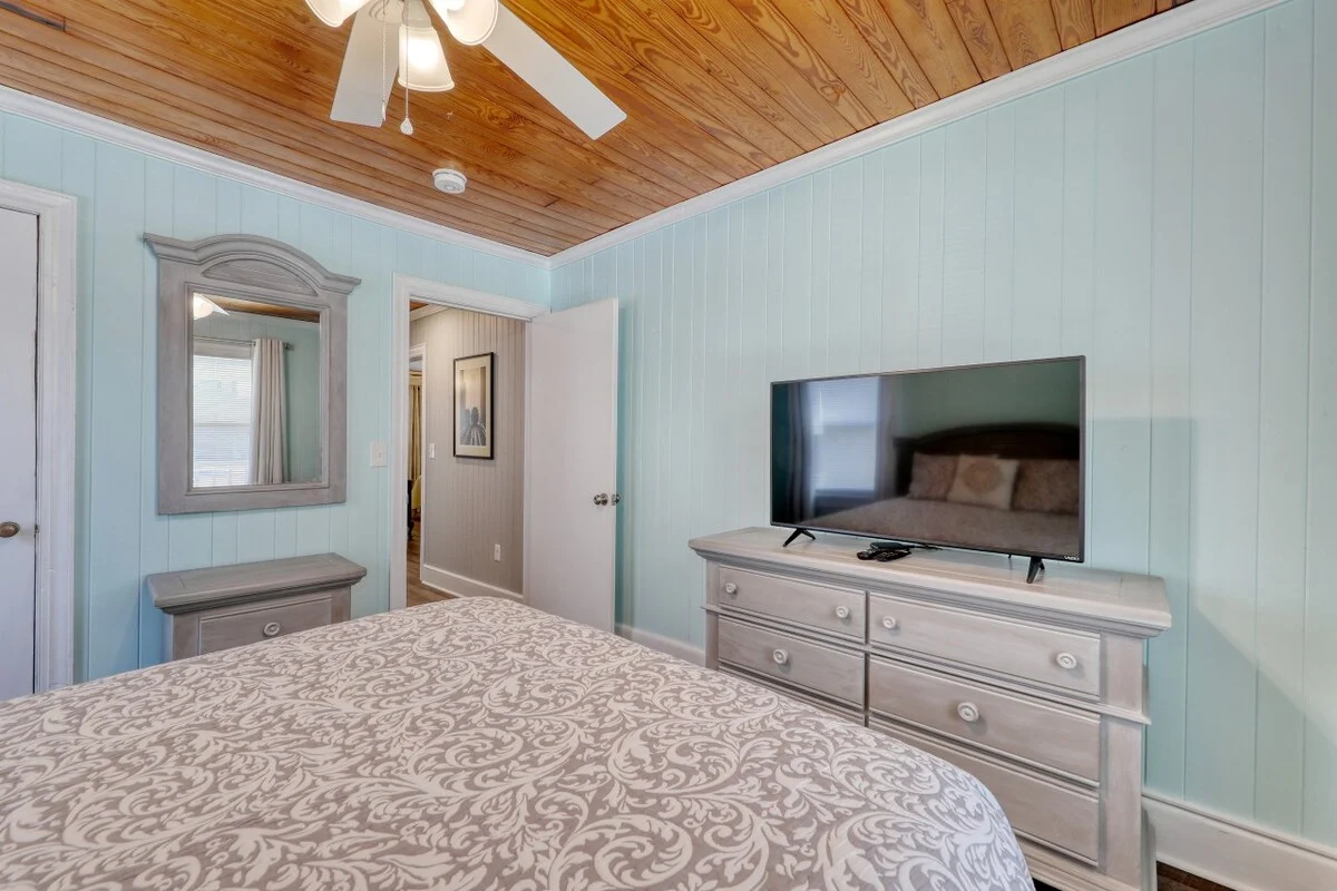 Bedroom 1 image 1