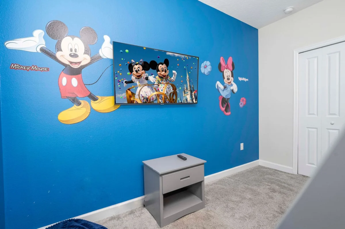 Bedroom 6 image 1