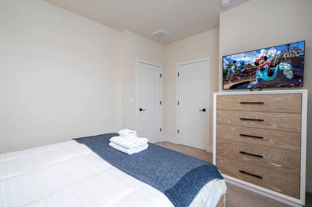 Bedroom 1 image 1