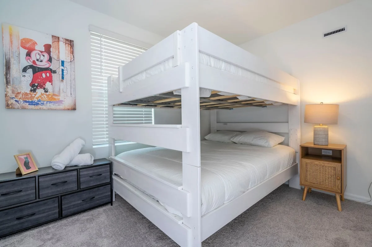 Bedroom 3 image 1