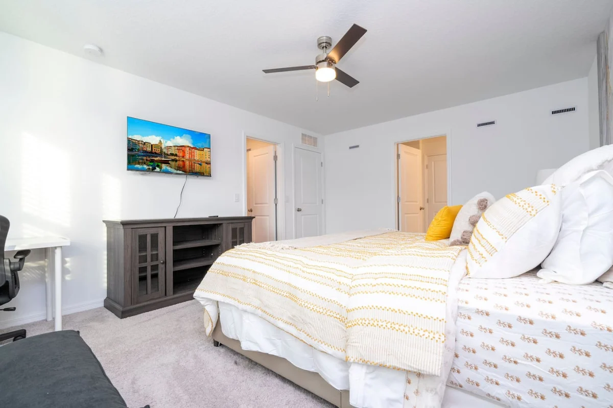 Bedroom 1 image 1