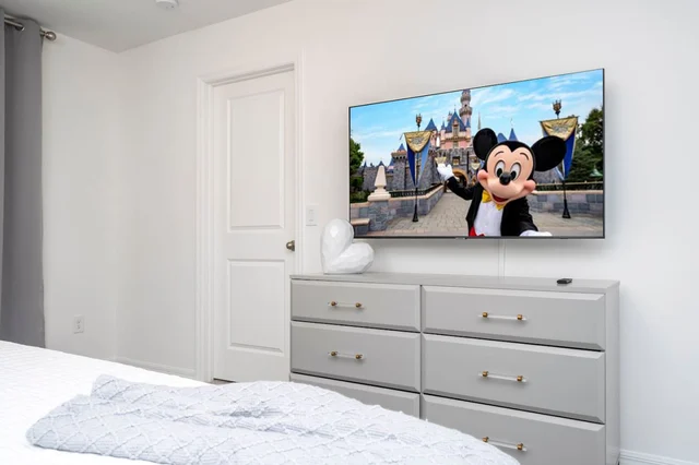 Bedroom 1 image 1