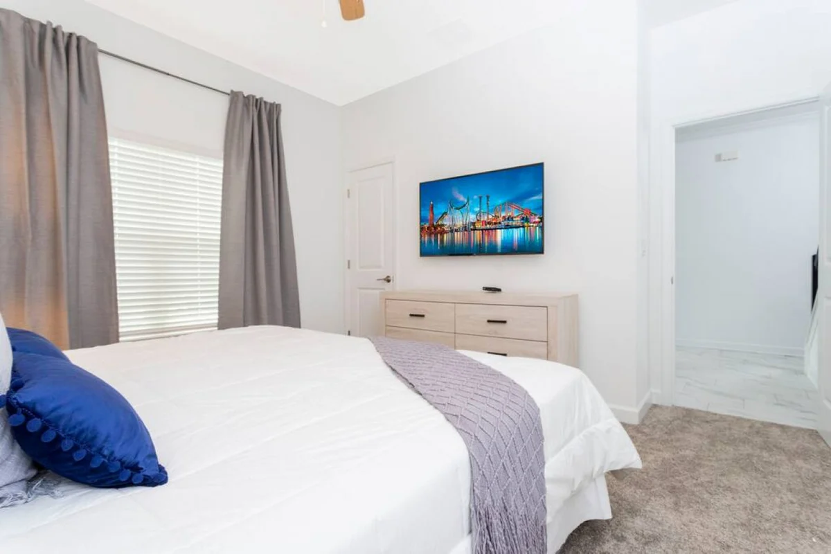 Bedroom 1 image 1