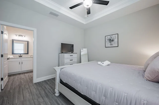 Bedroom 3 image 1
