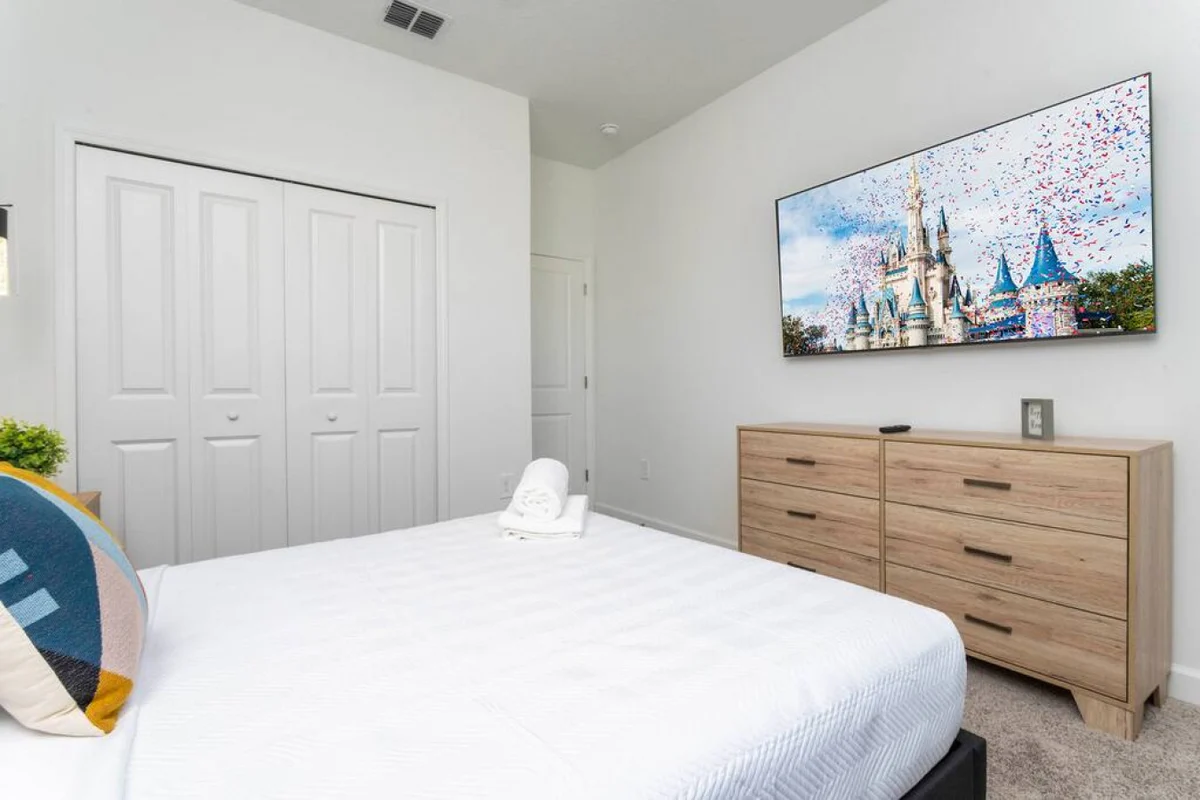 Bedroom 1 image 1