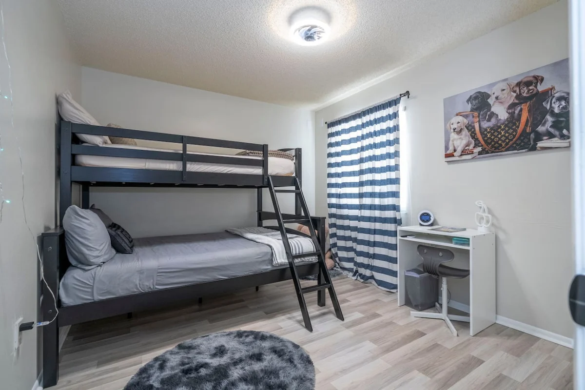 Bedroom 1 image 1